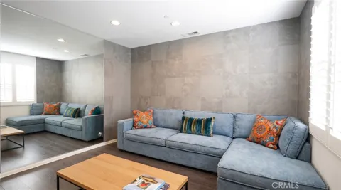 181 E Commercial
