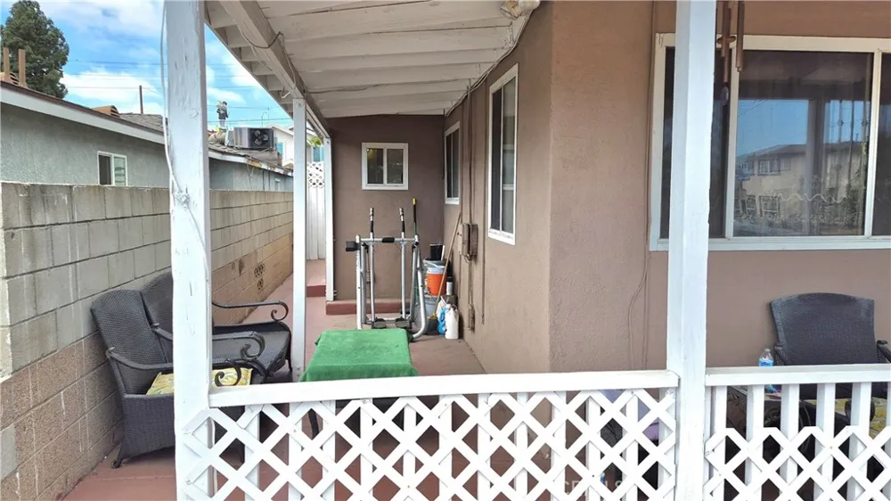3661 Seabright Avenue Long Beach, CA 90810