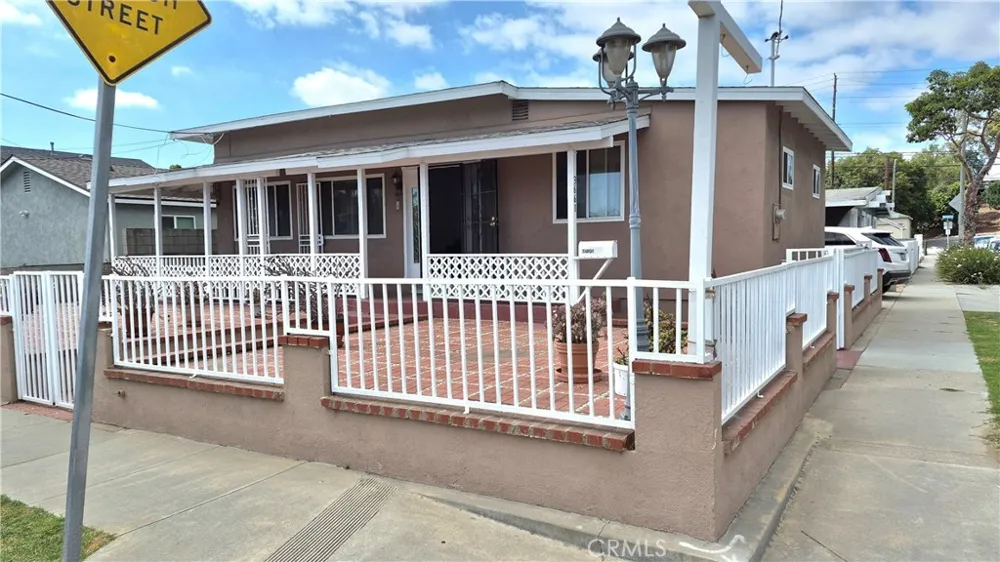 3661 Seabright Avenue Long Beach, CA 90810
