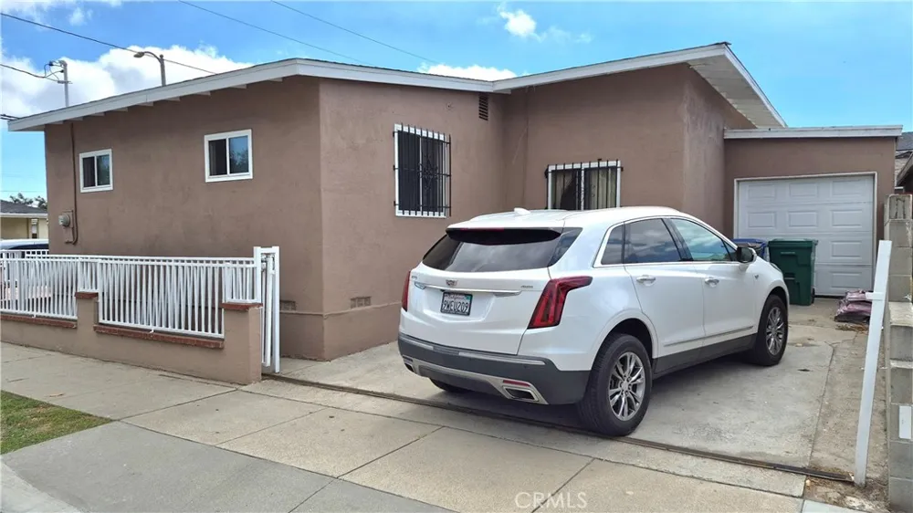 3661 Seabright Avenue Long Beach, CA 90810