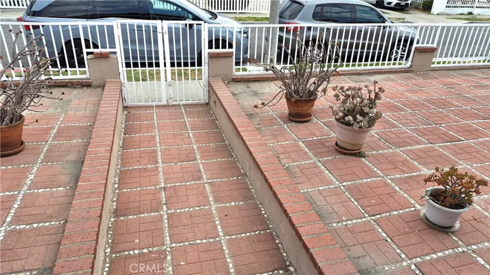 3661 Seabright Avenue Long Beach, CA 90810