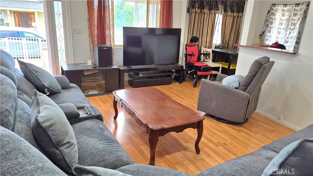 3661 Seabright Avenue Long Beach, CA 90810