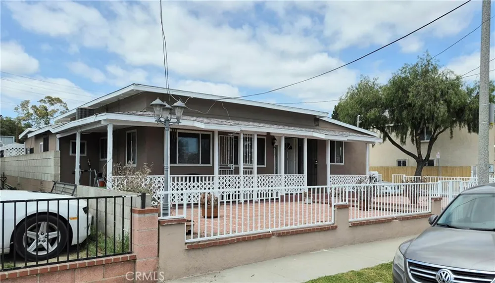 3661 Seabright Avenue Long Beach, CA 90810