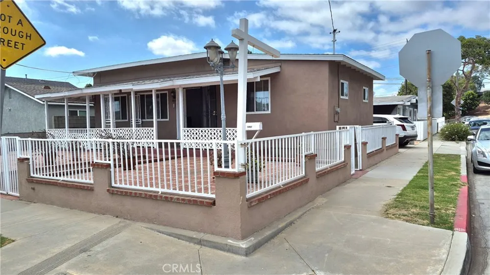 3661 Seabright Avenue Long Beach, CA 90810