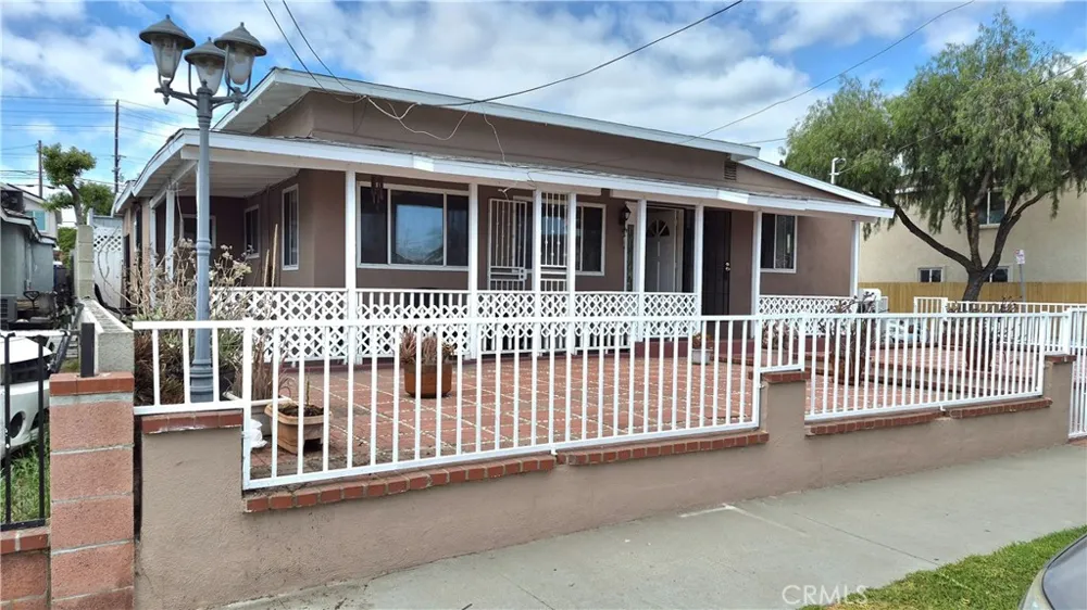 3661 Seabright Avenue Long Beach, CA 90810