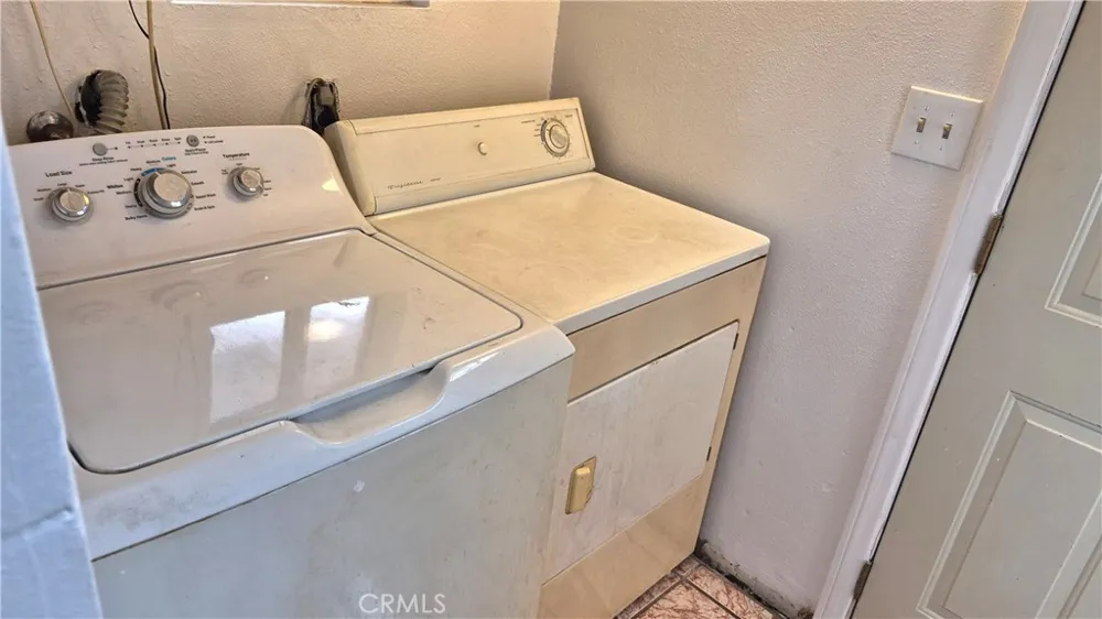3661 Seabright Avenue Long Beach, CA 90810