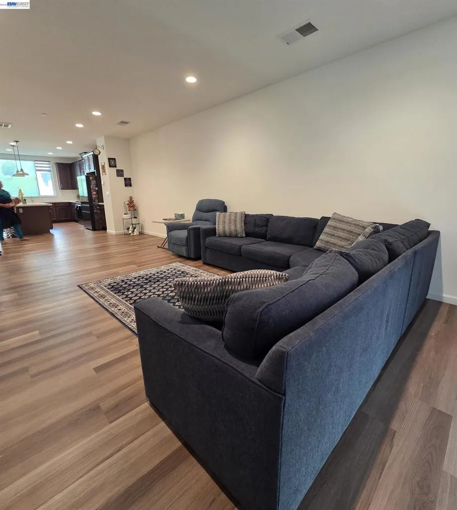 5585 Holly Bay Avenue Dublin, CA 94568