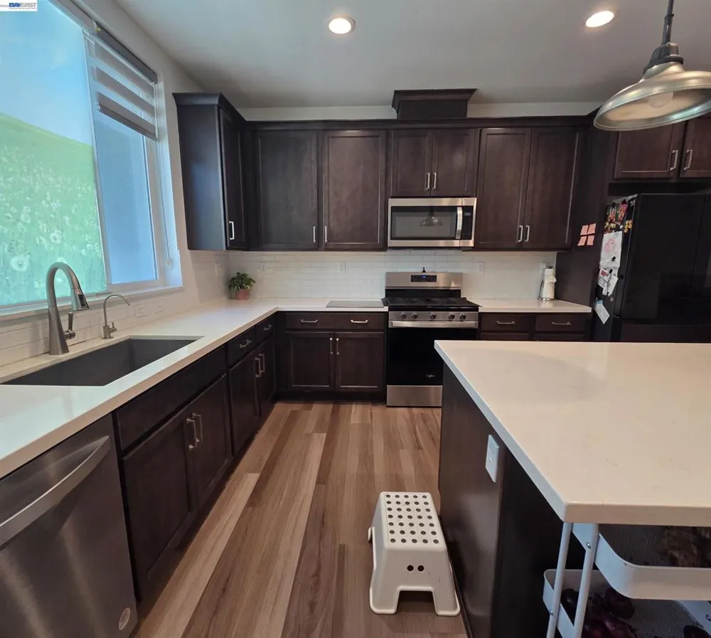 5585 Holly Bay Avenue Dublin, CA 94568