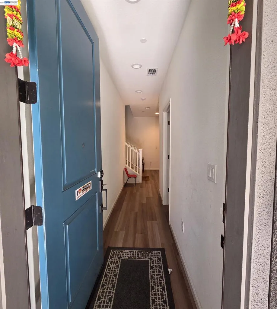 5585 Holly Bay Avenue Dublin, CA 94568