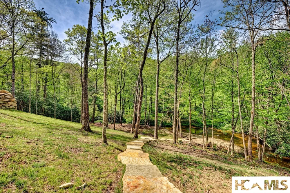 140 Twin Kettle Falls Glenville, NC 28736