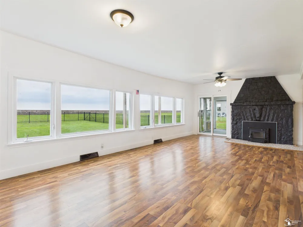 4356 14th Street Luna Pier City, MI 48157