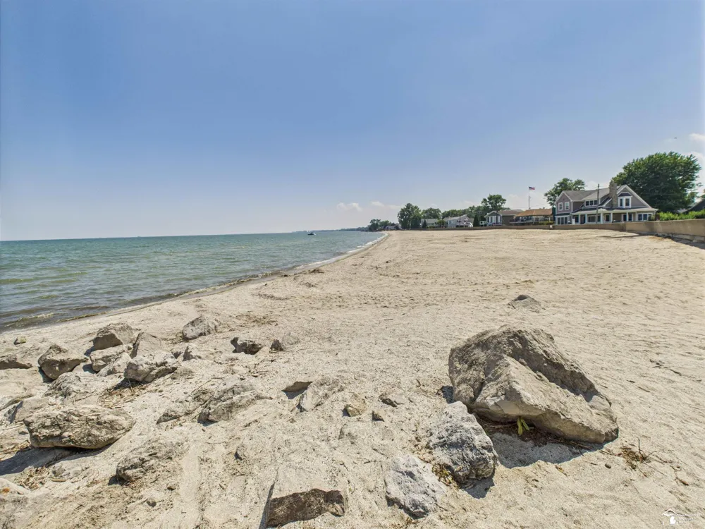 4356 14th Street Luna Pier City, MI 48157