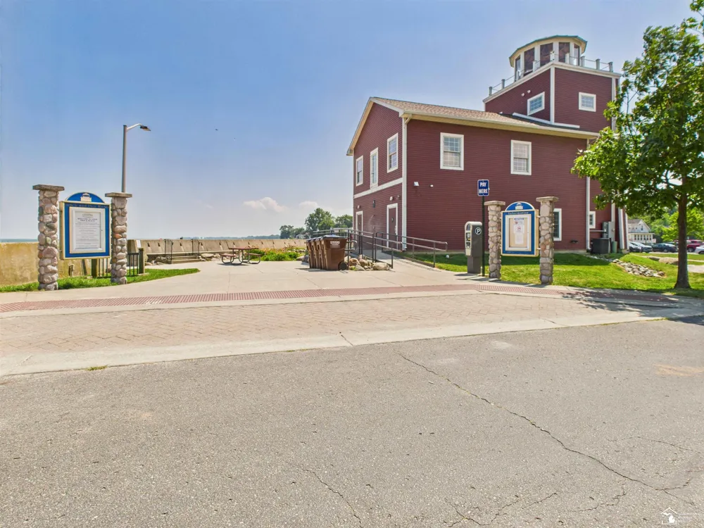4356 14th Street Luna Pier City, MI 48157
