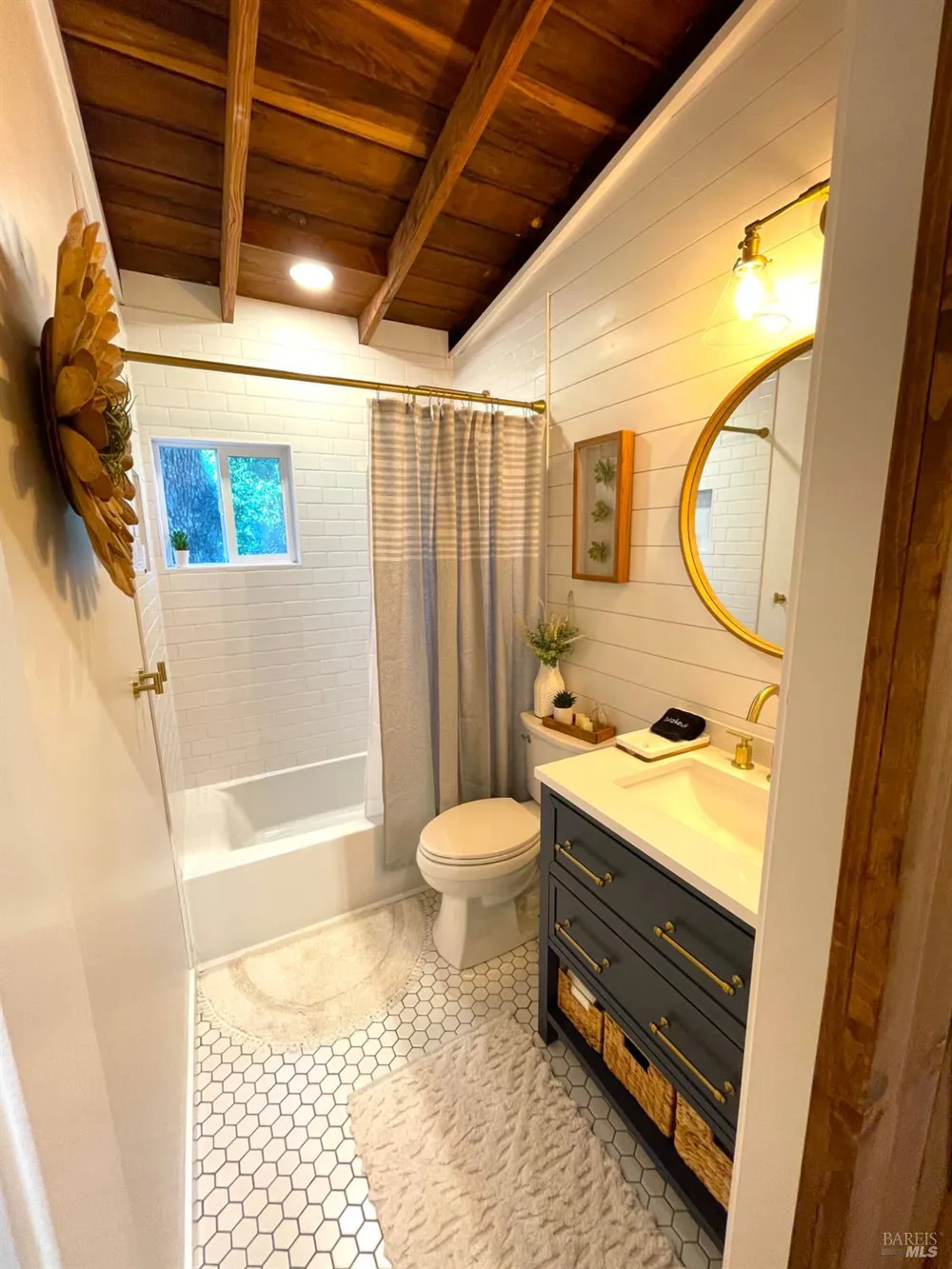 242 Vila Road Forestville, CA 95436