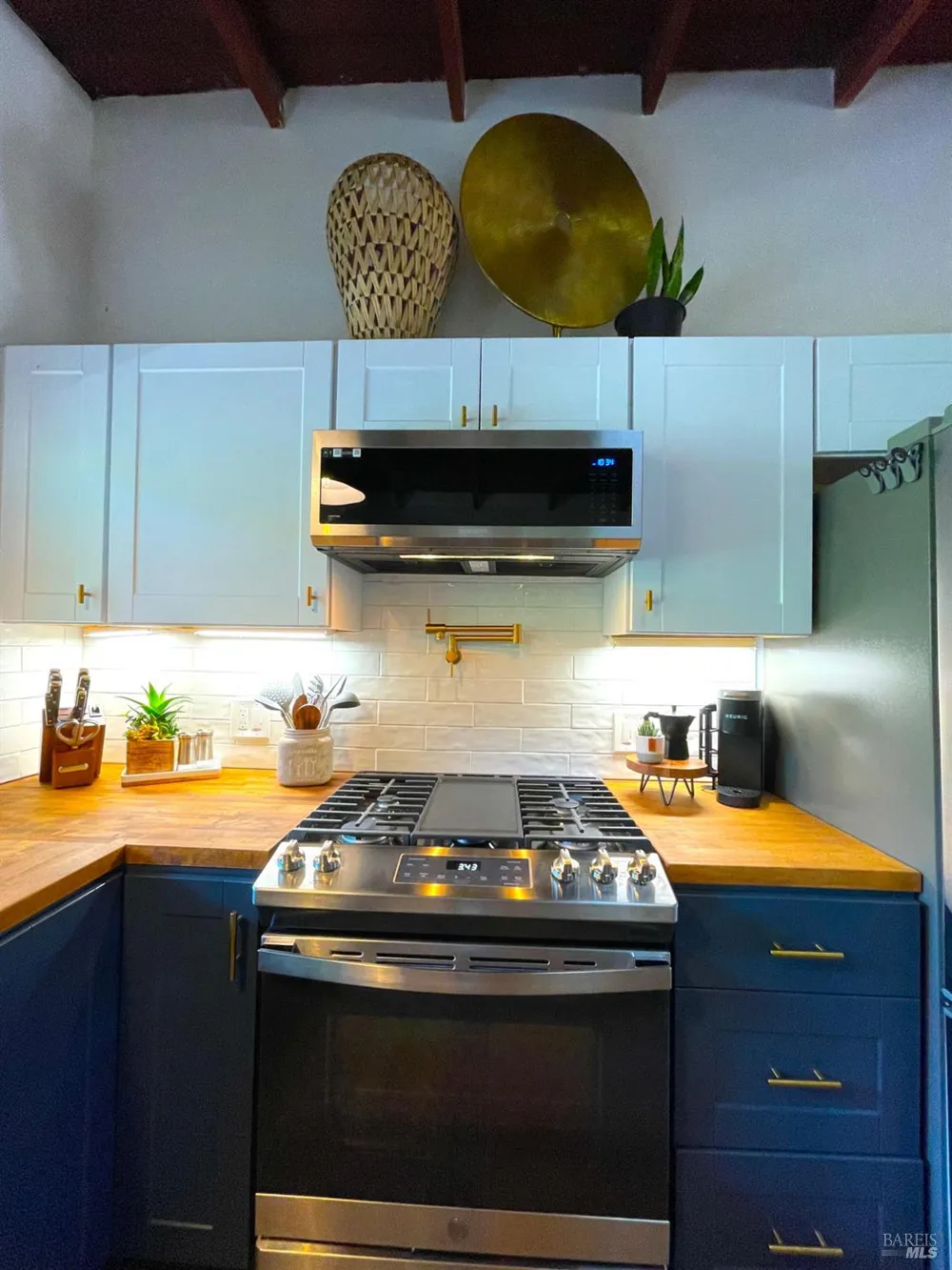 242 Vila Road Forestville, CA 95436