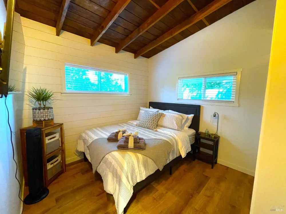 242 Vila Road Forestville, CA 95436