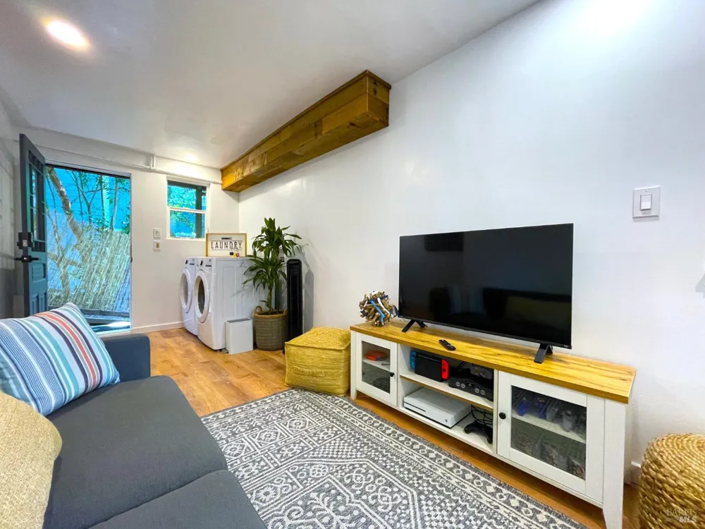 242 Vila Road Forestville, CA 95436