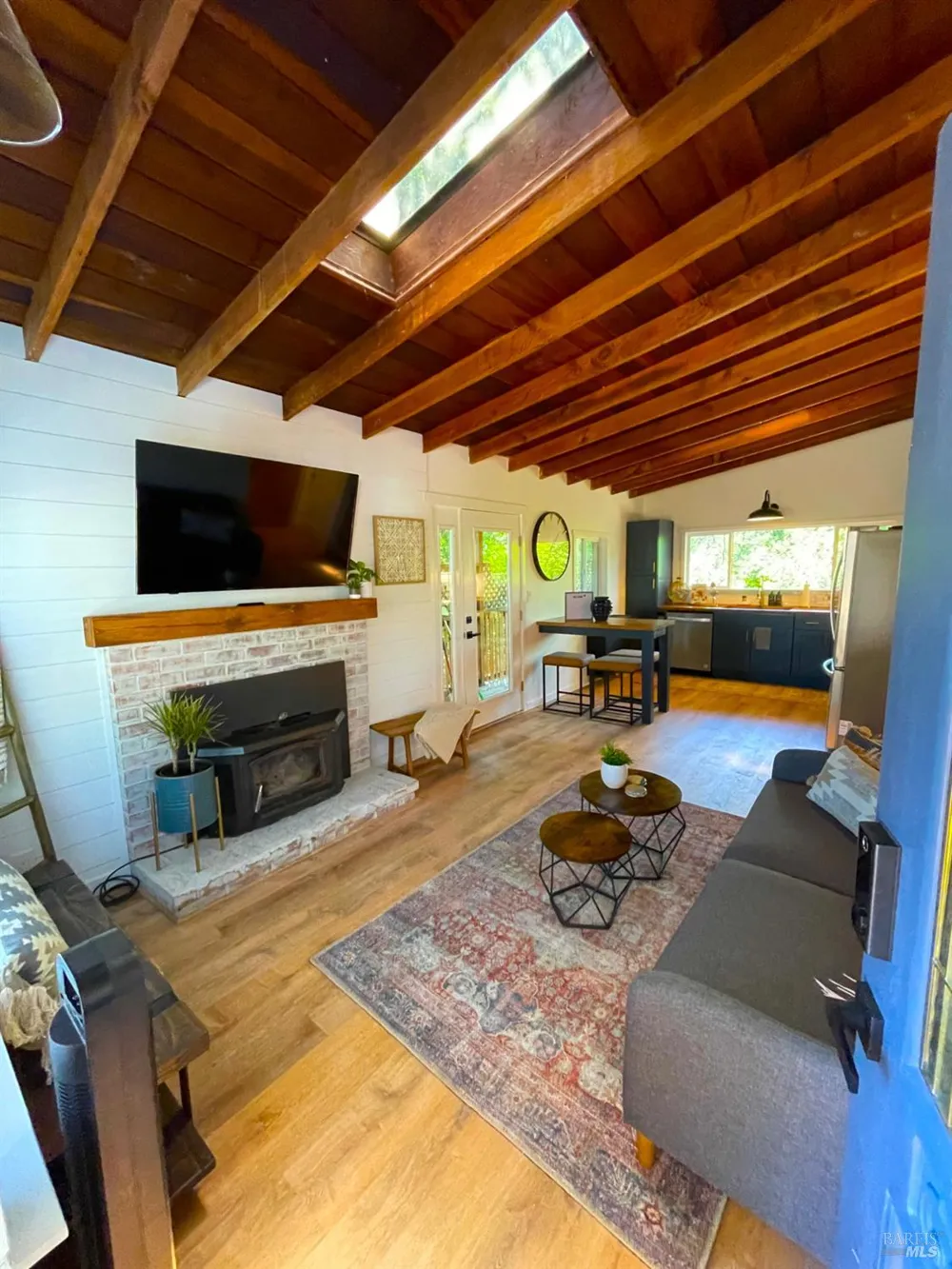 242 Vila Road Forestville, CA 95436