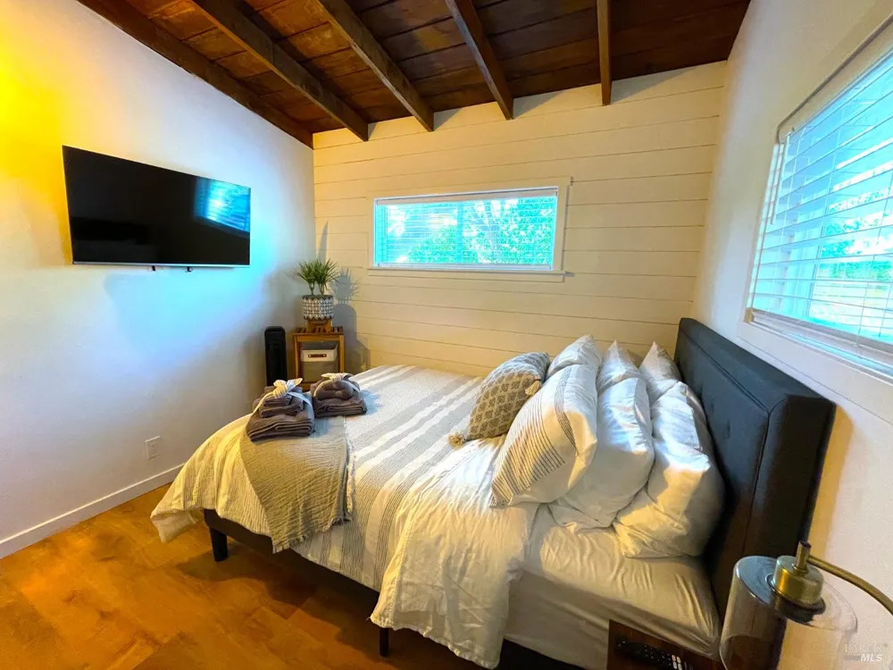 242 Vila Road Forestville, CA 95436