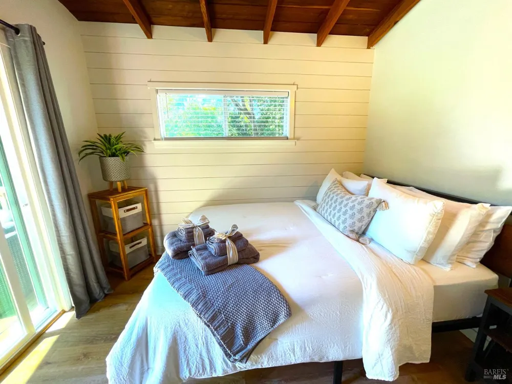 242 Vila Road Forestville, CA 95436