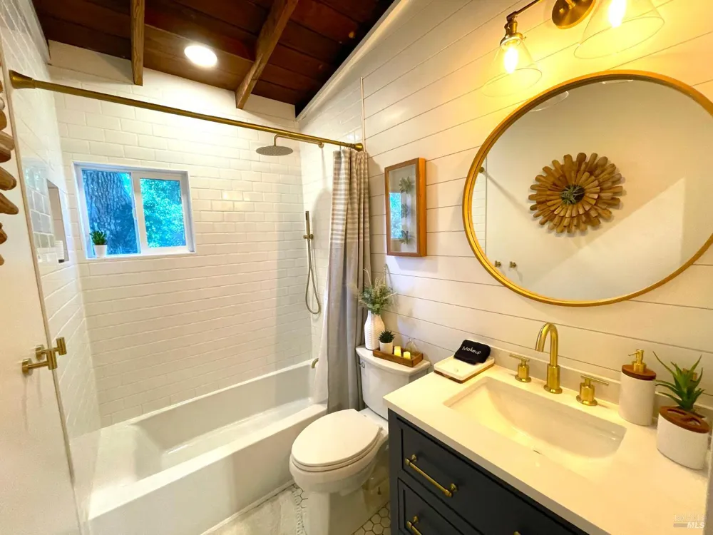 242 Vila Road Forestville, CA 95436
