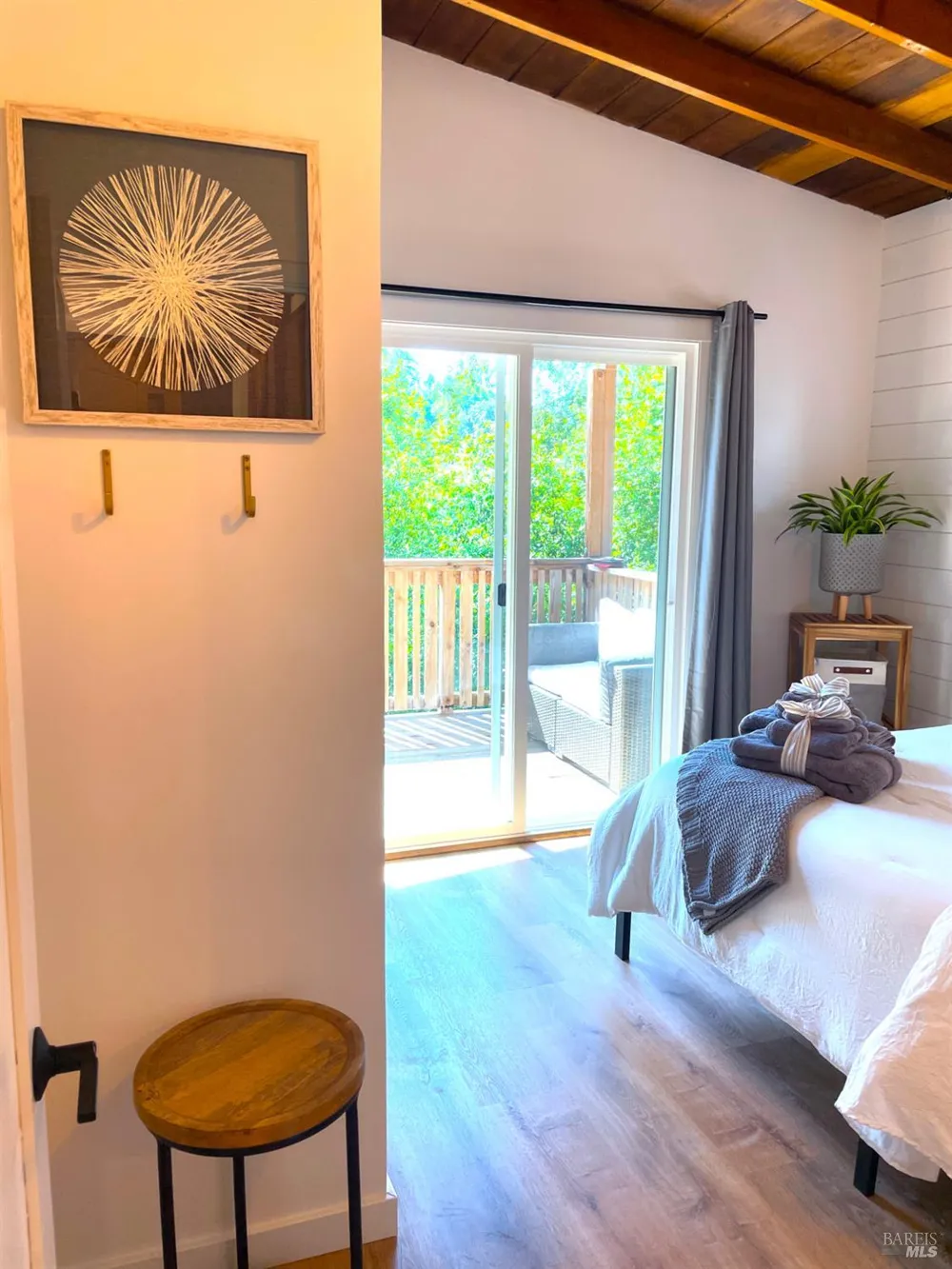 242 Vila Road Forestville, CA 95436