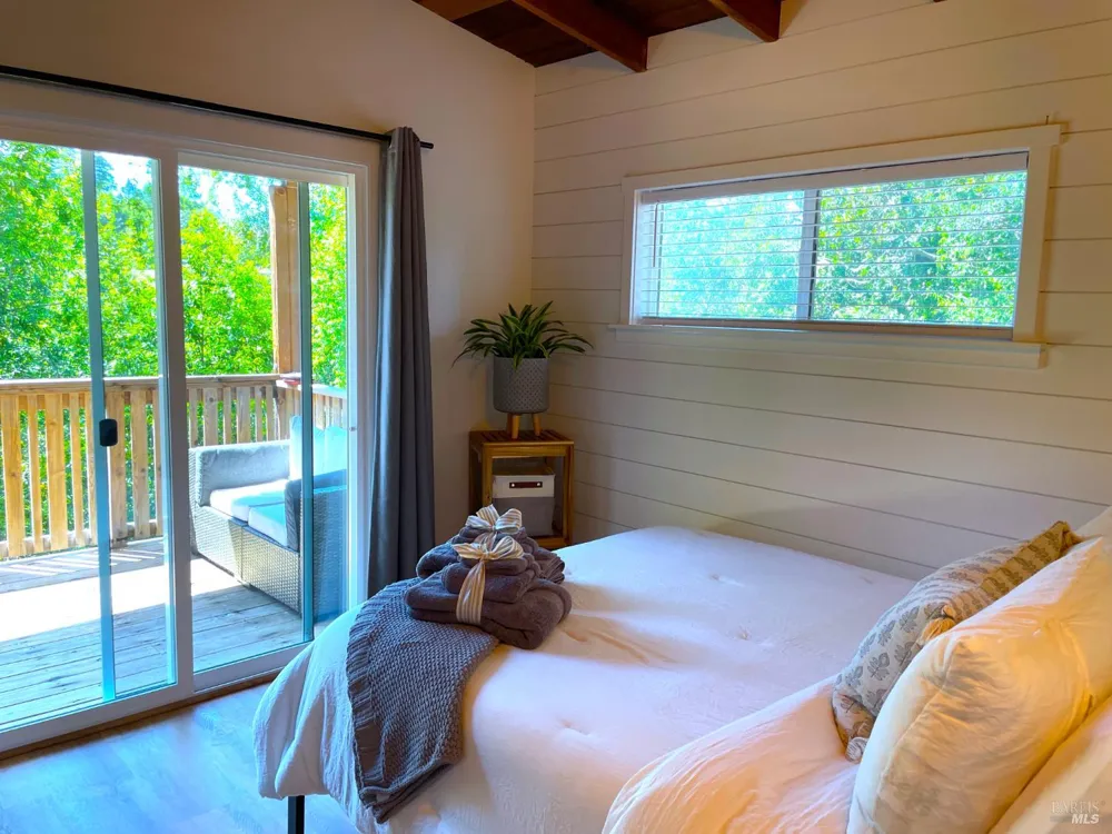 242 Vila Road Forestville, CA 95436