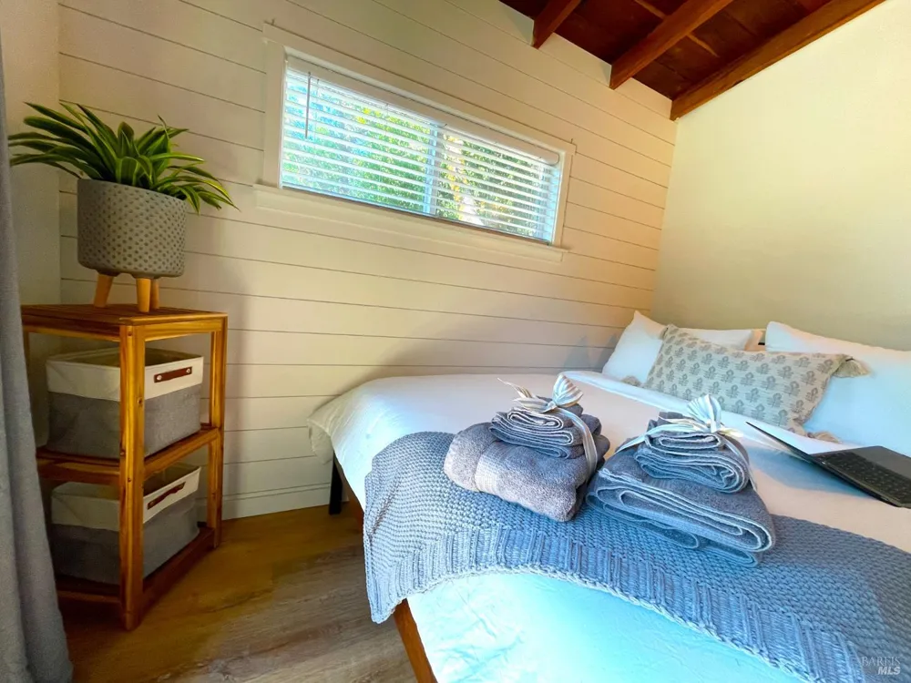 242 Vila Road Forestville, CA 95436
