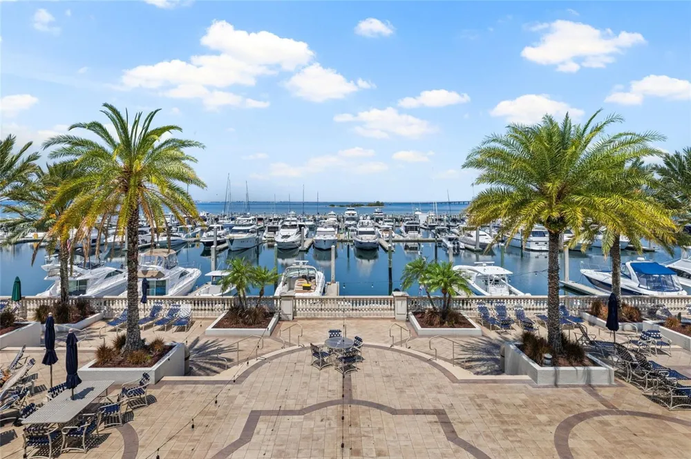 4815 YACHT CLUB DRIVE #102 Tampa, FL 33616