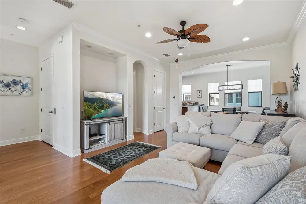 4815 YACHT CLUB DRIVE #102 Tampa, FL 33616