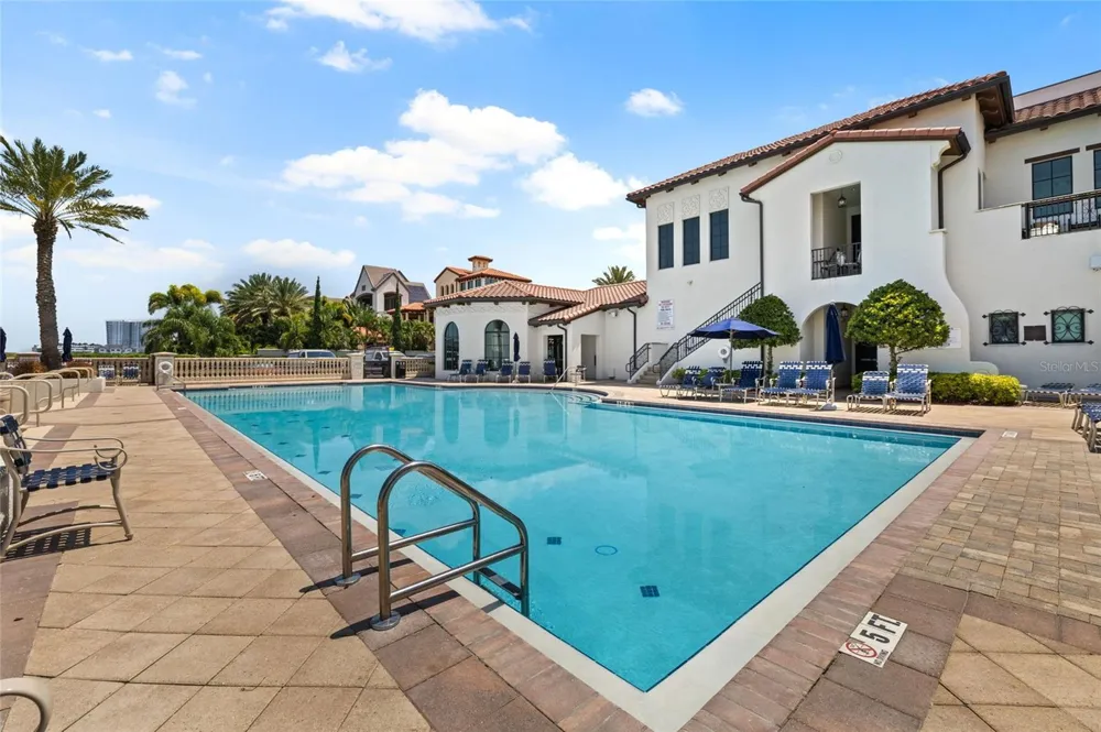 4815 YACHT CLUB DRIVE #102 Tampa, FL 33616