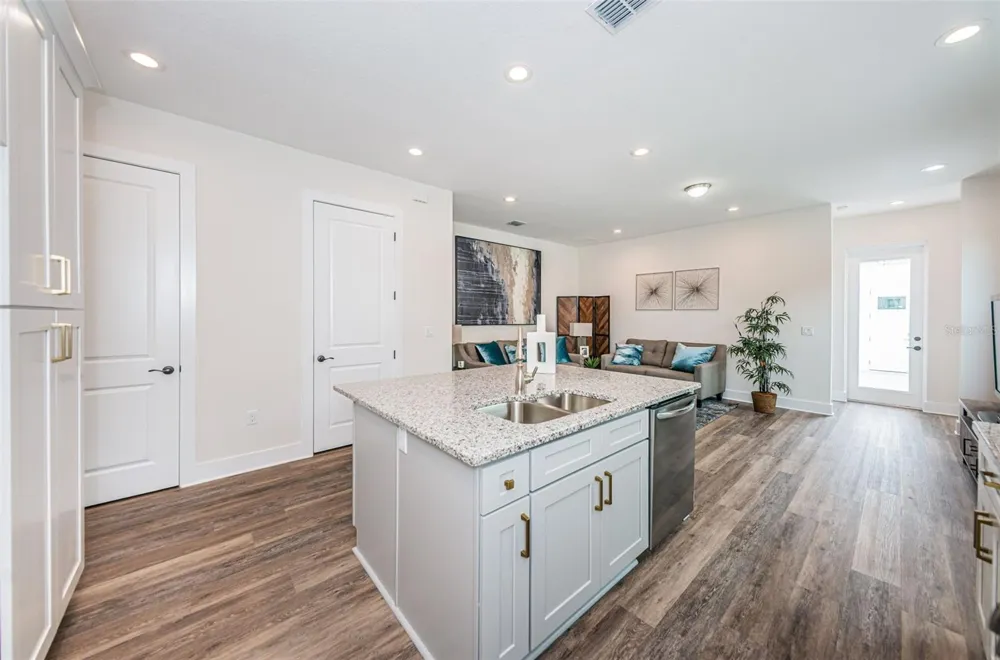 5964 CENTRAL AVENUE New Port Richey, FL 34653