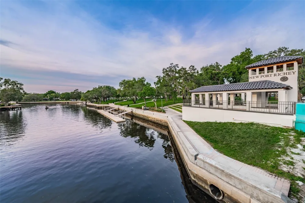 5964 CENTRAL AVENUE New Port Richey, FL 34653