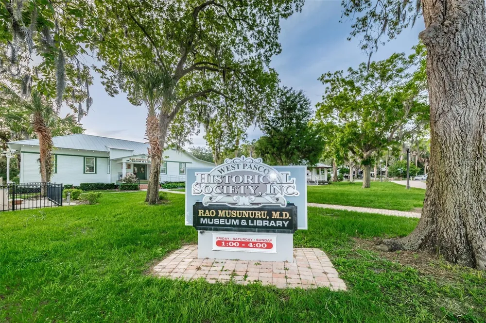 5964 CENTRAL AVENUE New Port Richey, FL 34653