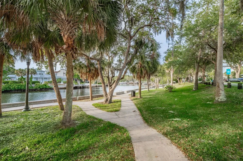 5964 CENTRAL AVENUE New Port Richey, FL 34653
