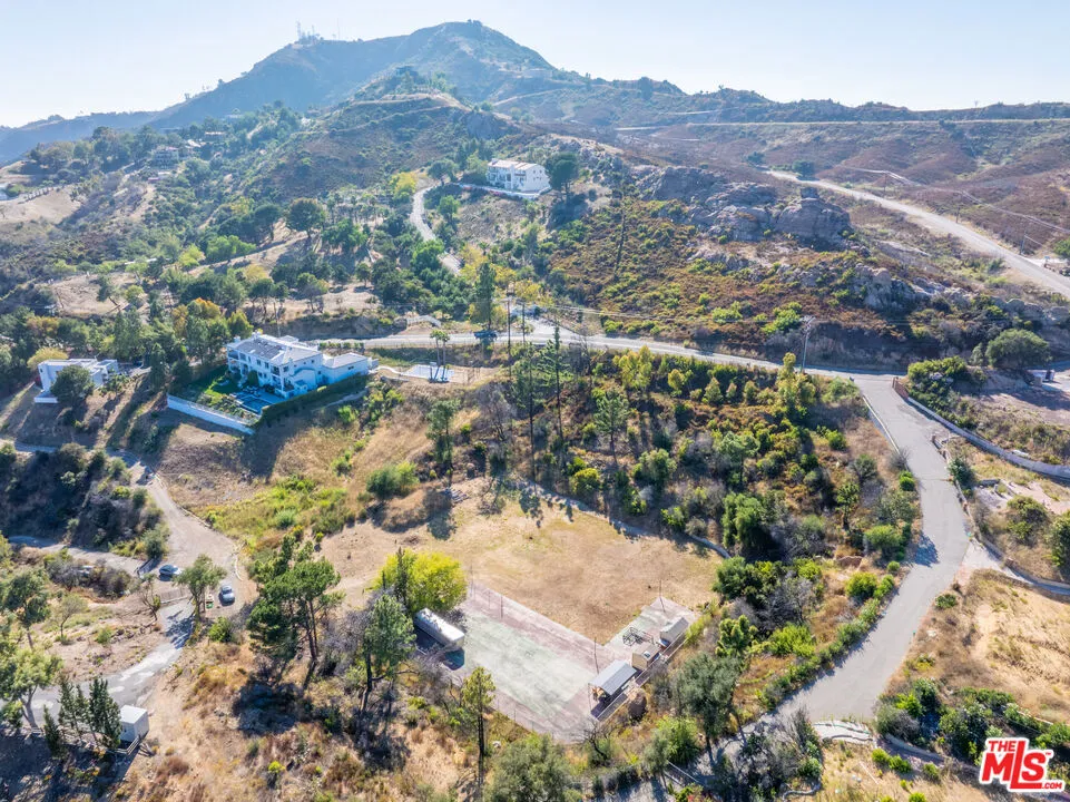 570 Schueren Malibu, CA 90265
