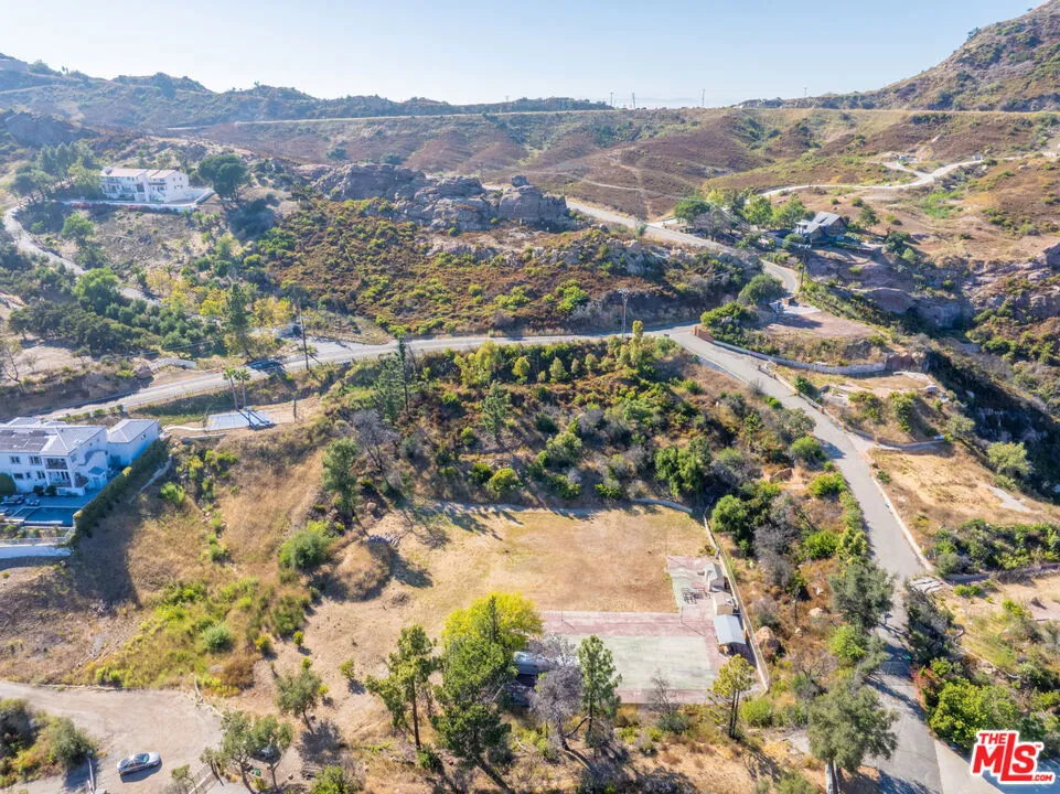 570 Schueren Malibu, CA 90265
