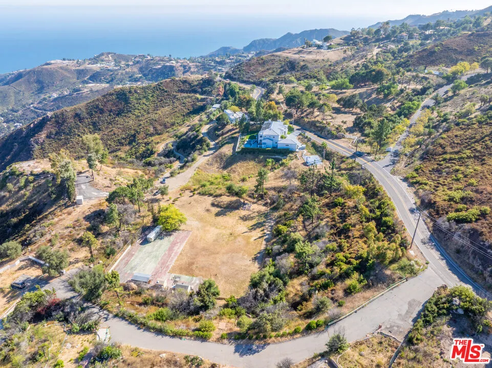 570 Schueren Malibu, CA 90265
