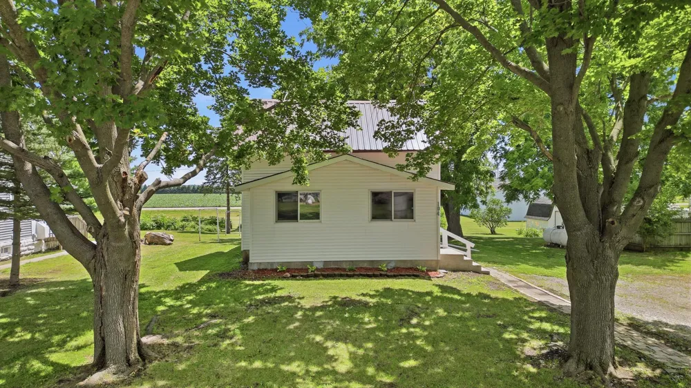 104 Secor Street Bricelyn, MN 56014