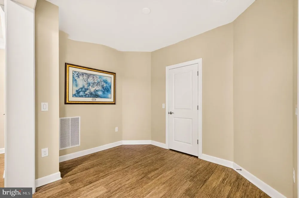 6101 FAIRVIEW FARM DRIVE #309 Alexandria, VA 22315