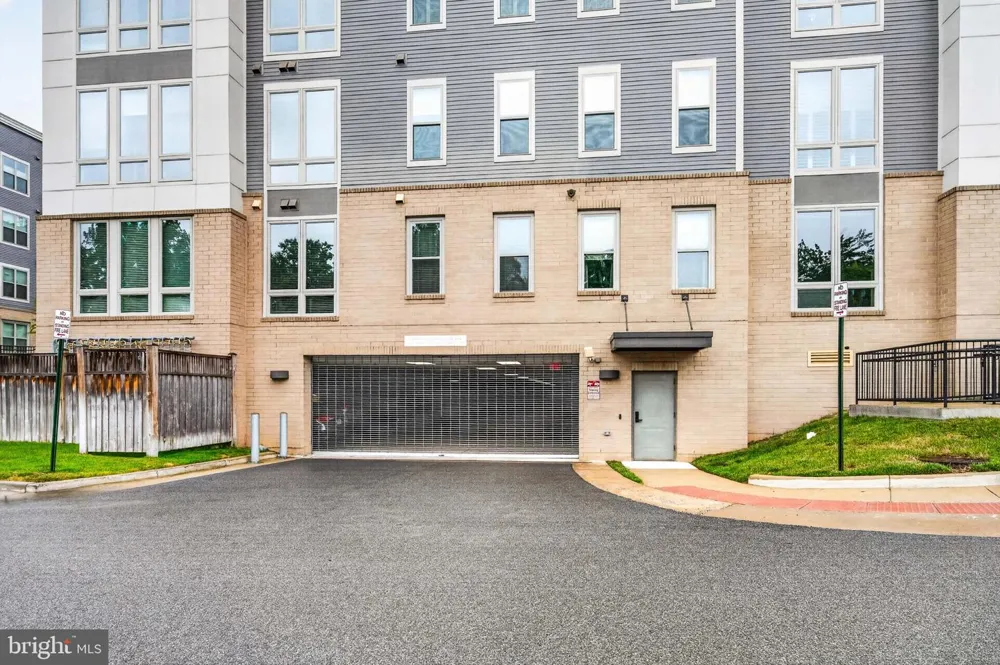 6101 FAIRVIEW FARM DRIVE #309 Alexandria, VA 22315