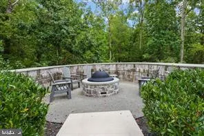 6101 FAIRVIEW FARM DRIVE #309 Alexandria, VA 22315