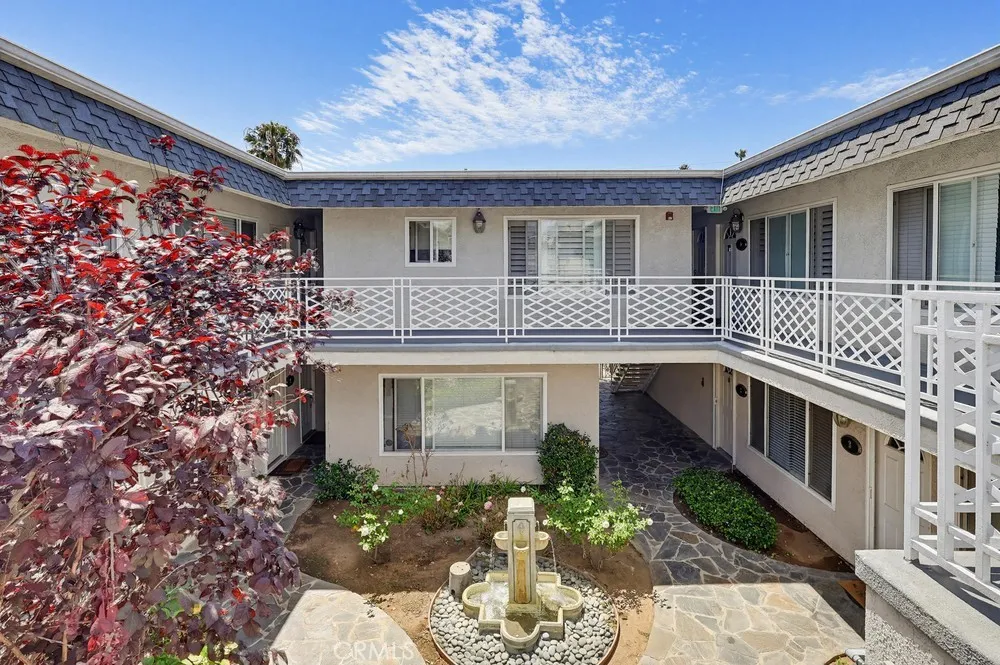 1720 Newport Avenue #2 Long Beach, CA 90804