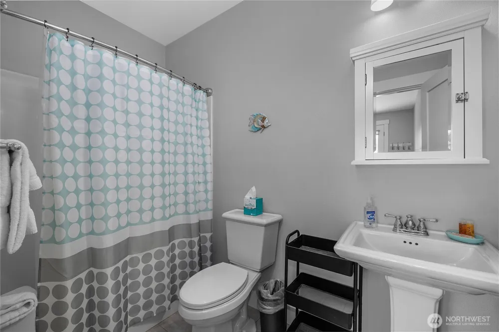 61 Horizon Street Pacific Beach, WA 98571