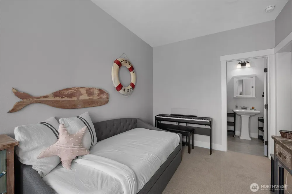 61 Horizon Street Pacific Beach, WA 98571