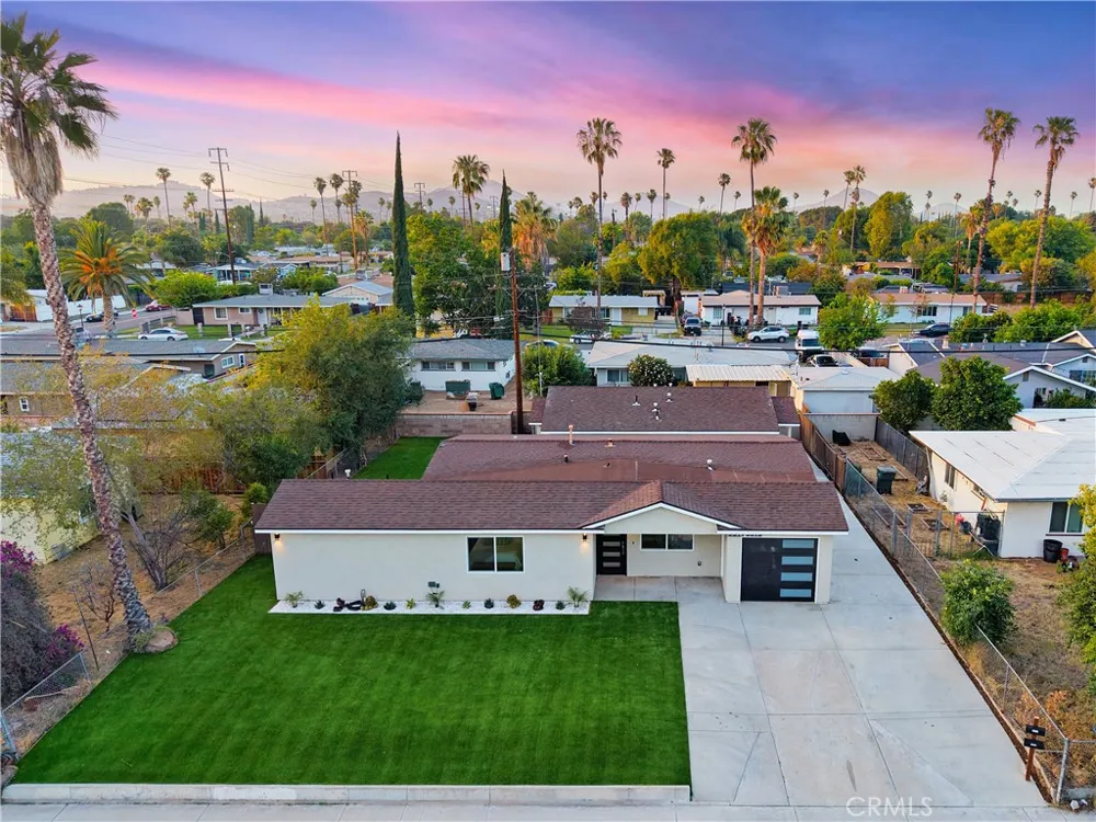 5571 Central Avenue Riverside, CA 92504