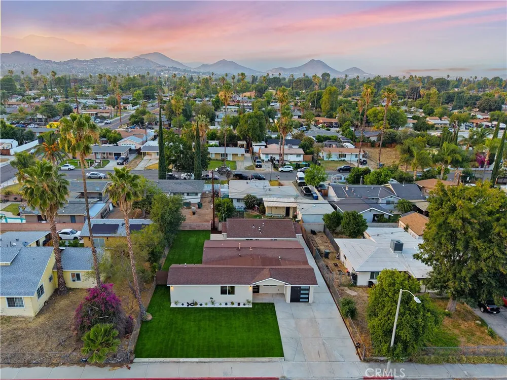 5571 Central Avenue Riverside, CA 92504