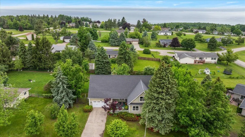 3162 Greenfield Drive Petoskey, MI 49770