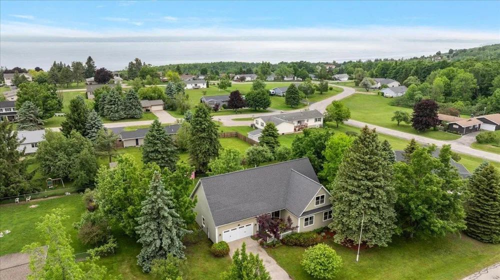 3162 Greenfield Drive Petoskey, MI 49770