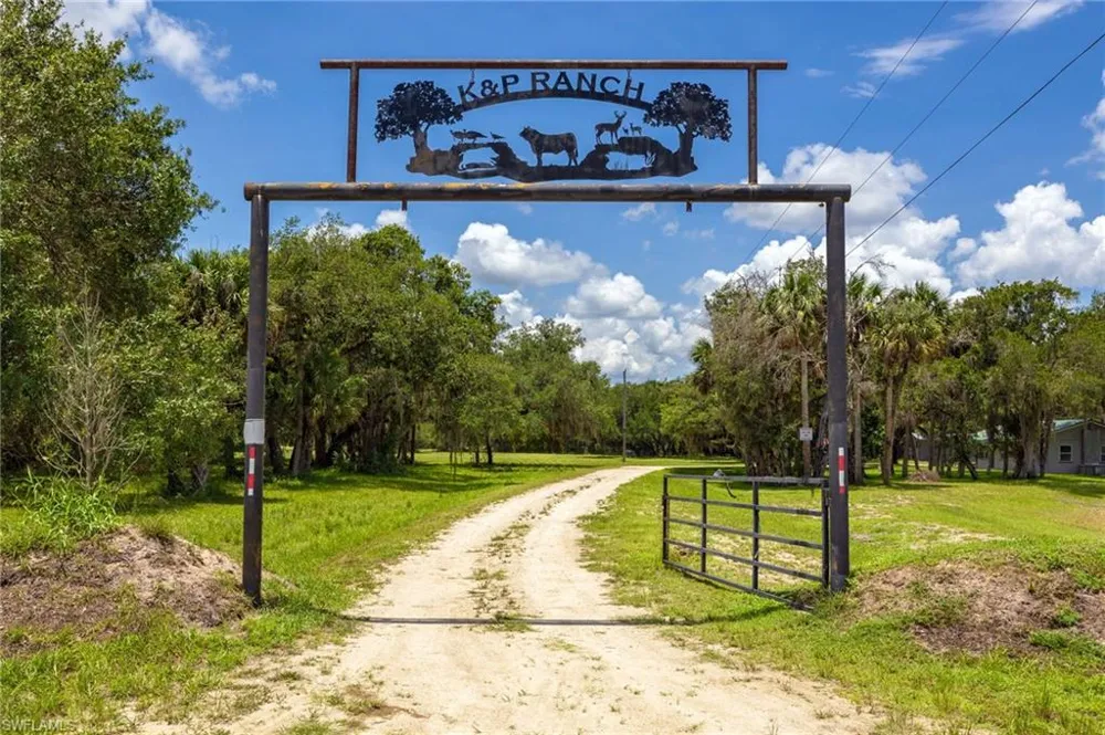 21405 Dooley Grade Road Clewiston, FL 33440